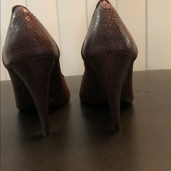 BCBGIRLS Brown Leather Heels size 8B - Picture 4 of 8